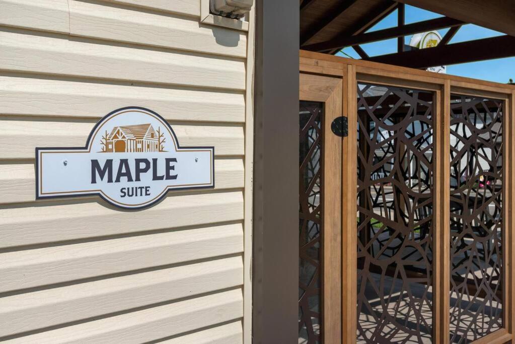 Maple Suite - Main Street Lodge In Berlin Εξωτερικό φωτογραφία